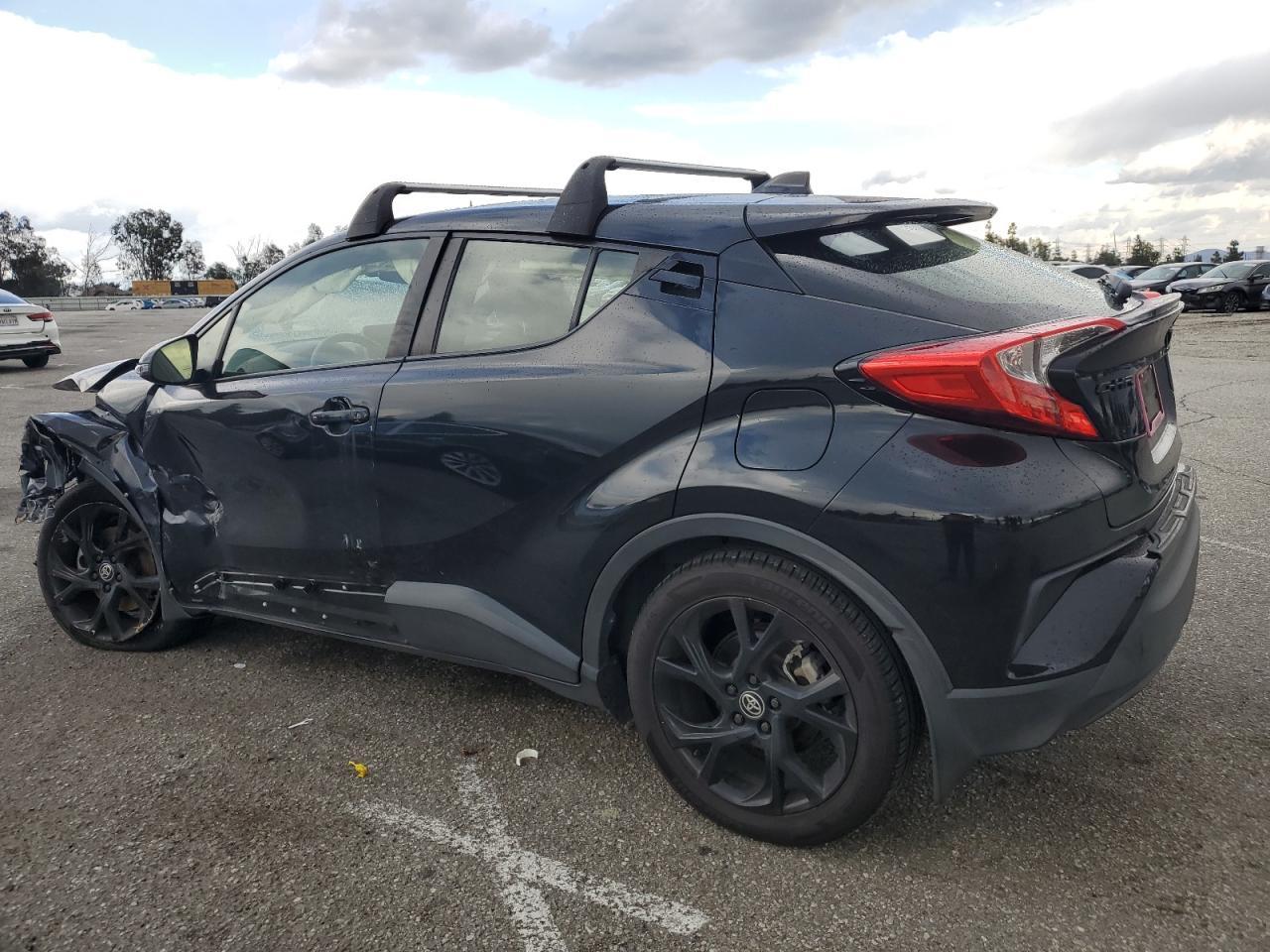 2021 TOYOTA C-HR XLE - Фото 2