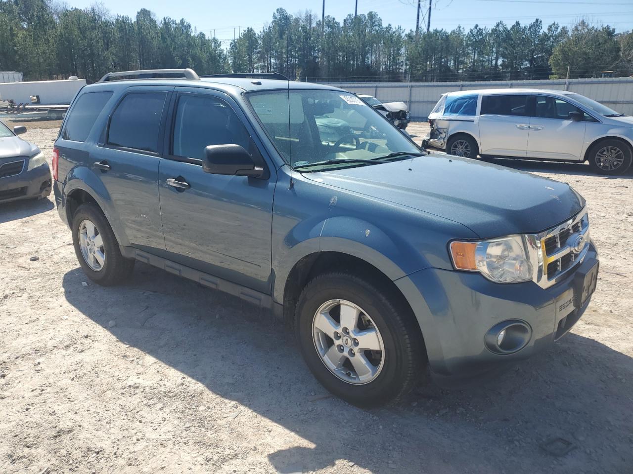 2010 FORD ESCAPE XLT - Image 4