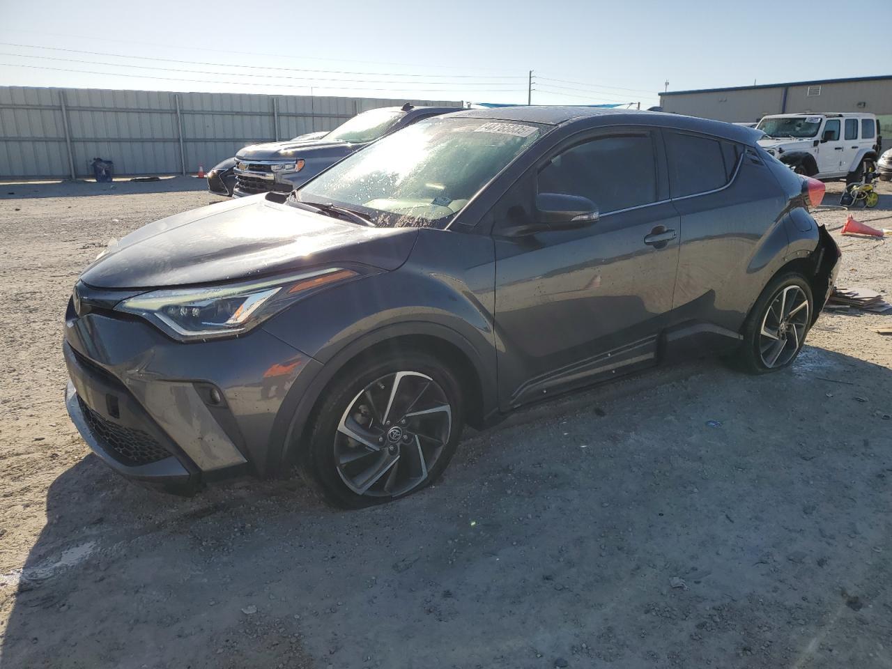 2021 TOYOTA C-HR XLE