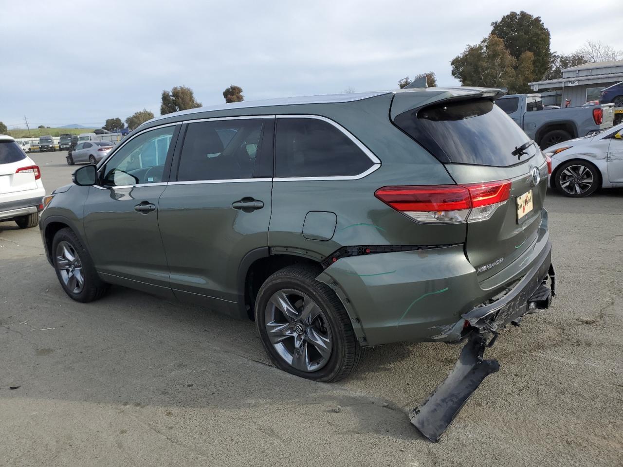 2018 TOYOTA HIGHLANDER - Image 2