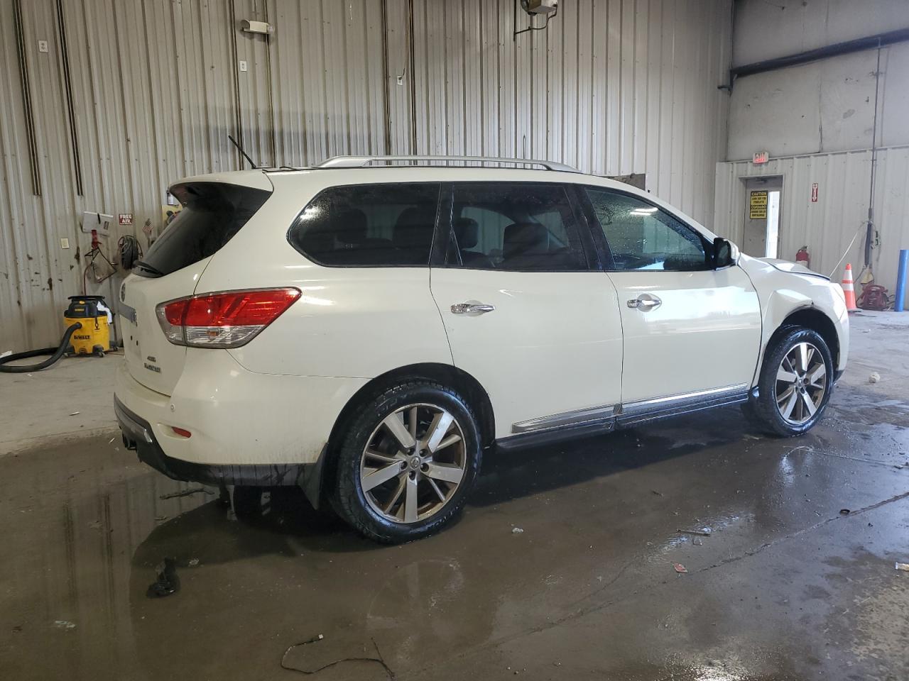 2013 NISSAN PATHFINDER - Фото 3