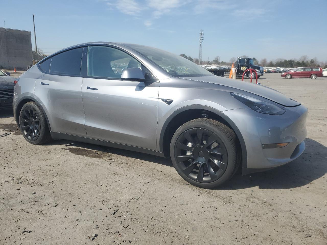 2025 TESLA MODEL Y - Image 4