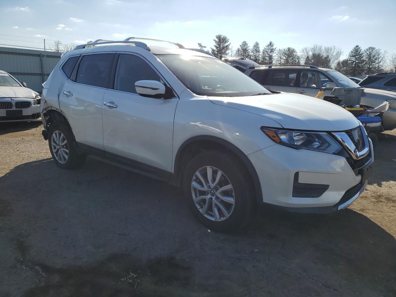 2017 NISSAN ROGUE SV - Image 4