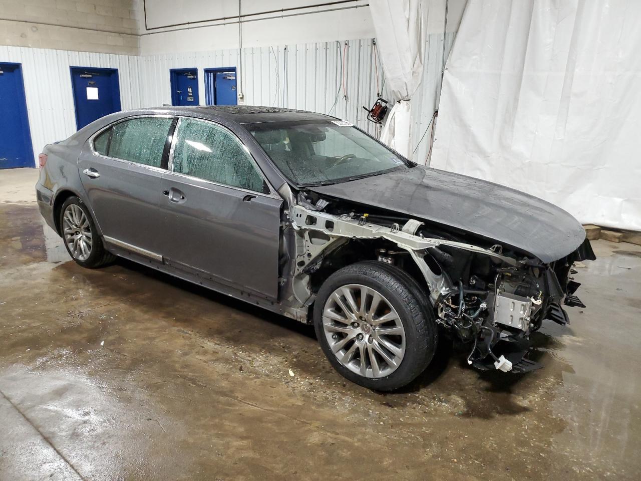 2015 LEXUS LS 460L - Image 4