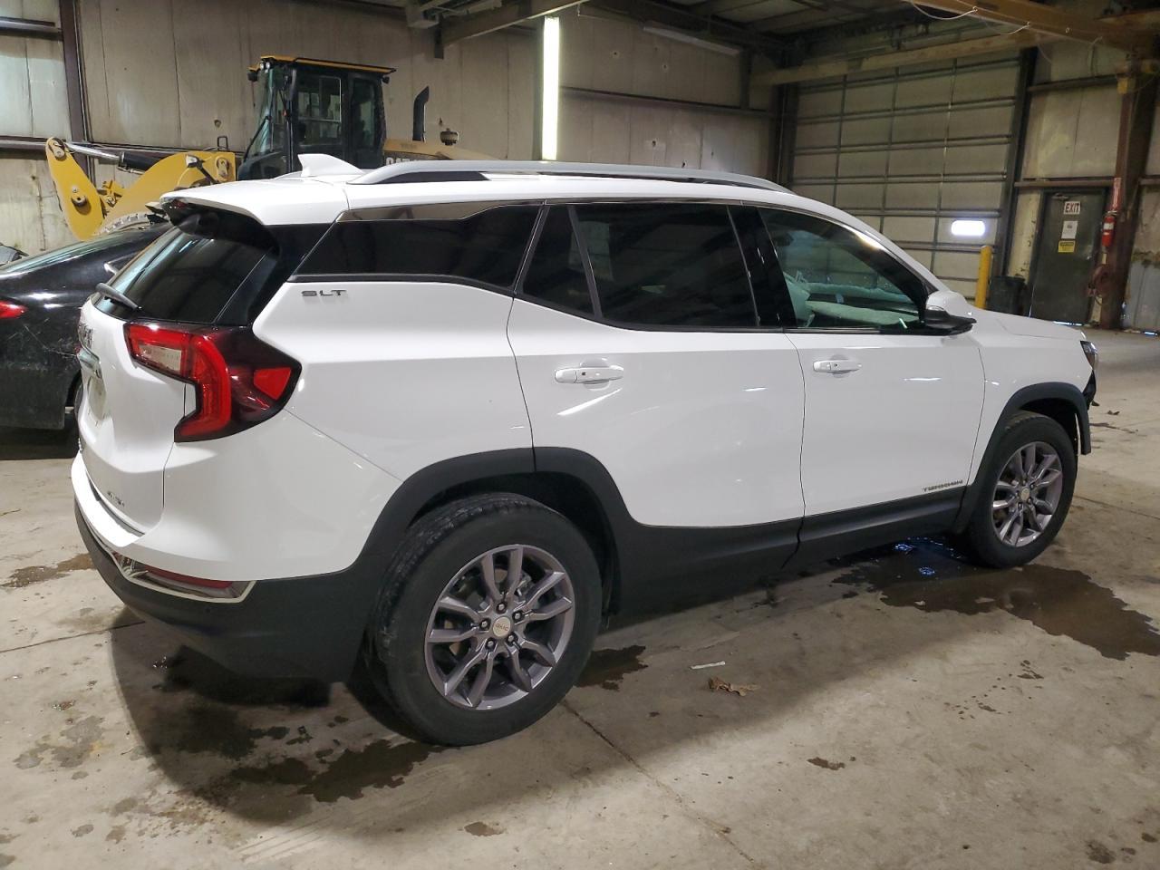 2023 GMC TERRAIN SL - Image 3