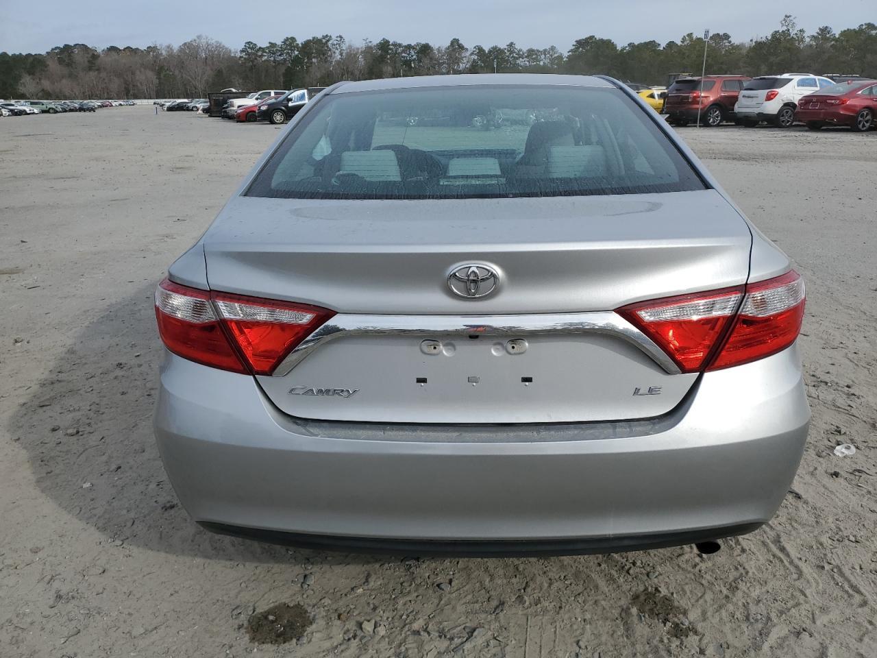 2016 TOYOTA CAMRY LE - Фото 6