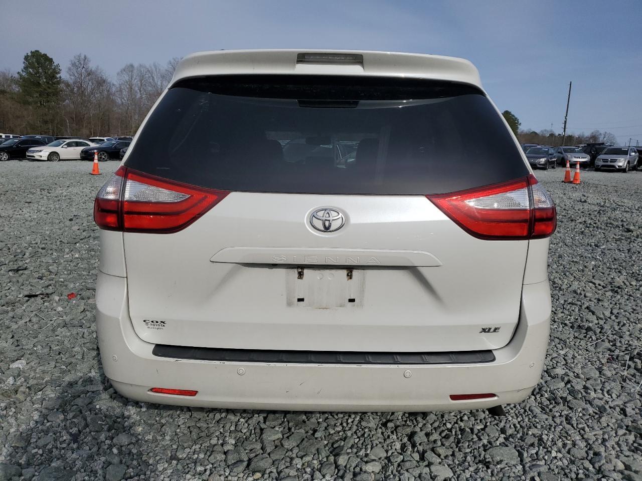 2015 TOYOTA SIENNA XLE - Фото 6