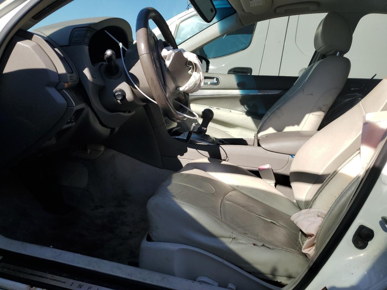 2011 INFINITI G37 - Image 7