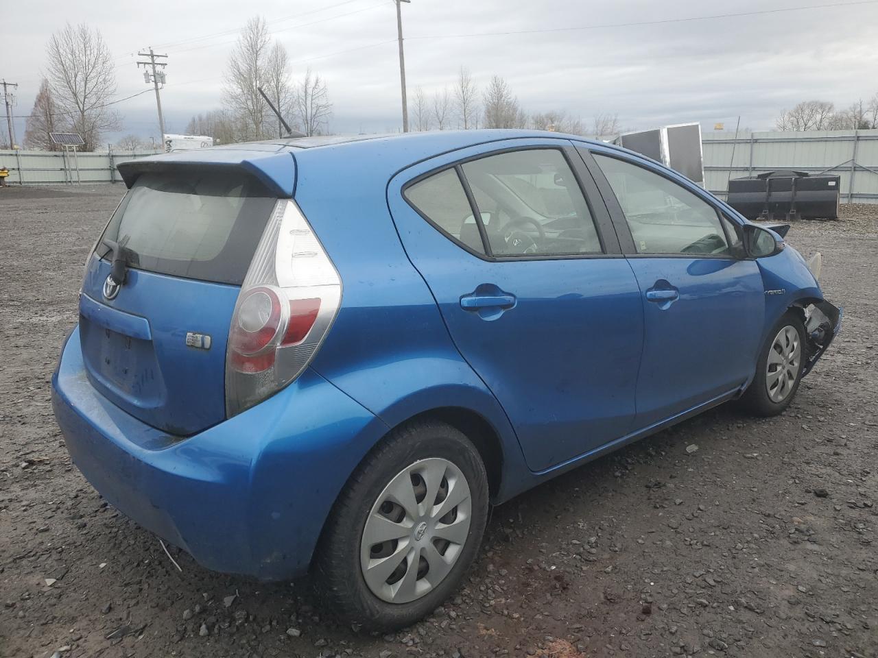 2013 TOYOTA PRIUS C - Фото 3