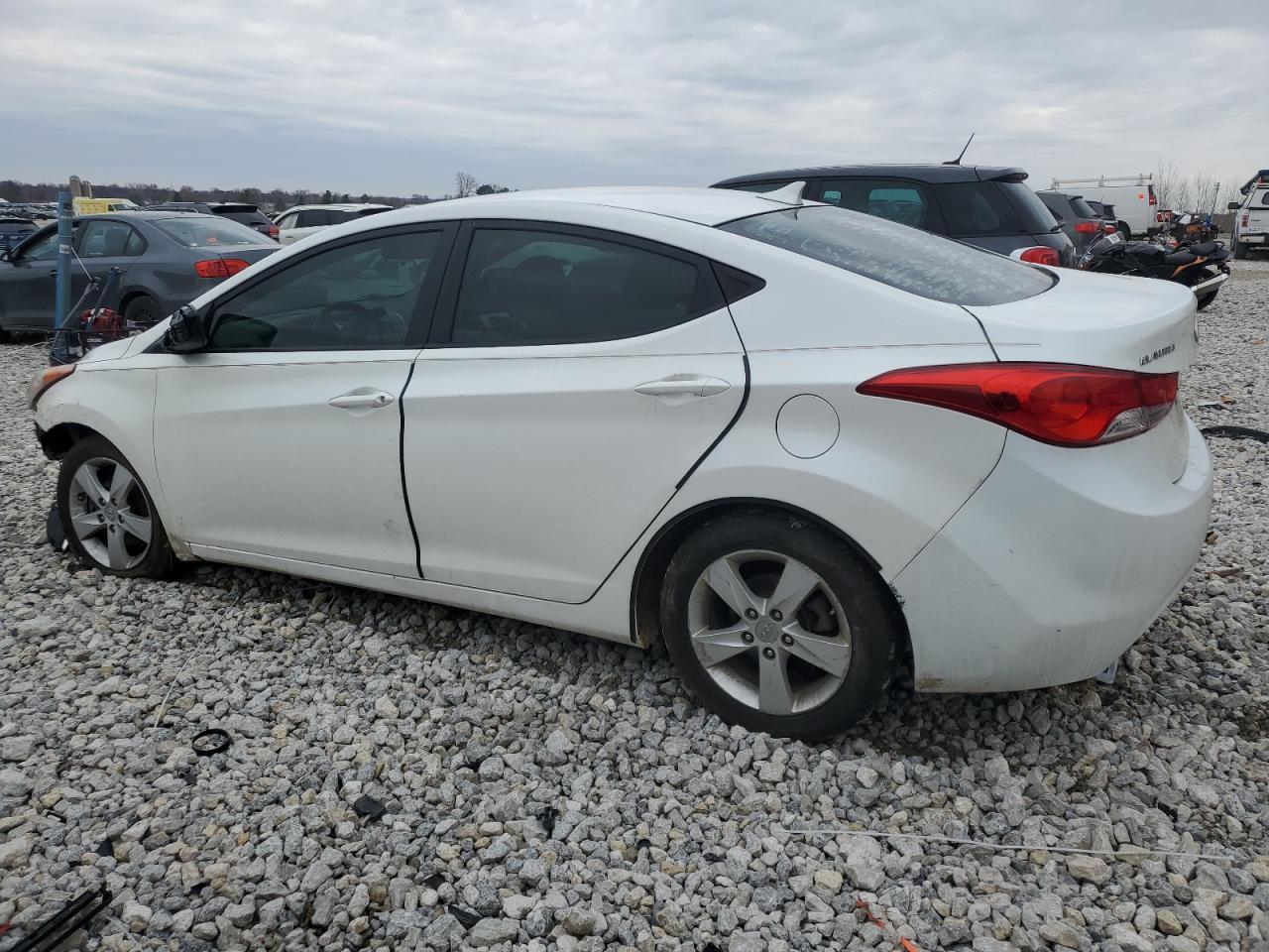 2013 HYUNDAI ELANTRA GL - Image 2