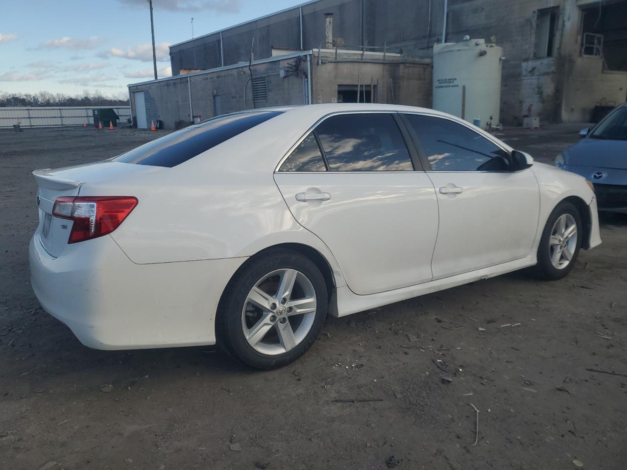 2014 TOYOTA CAMRY L - Image 3