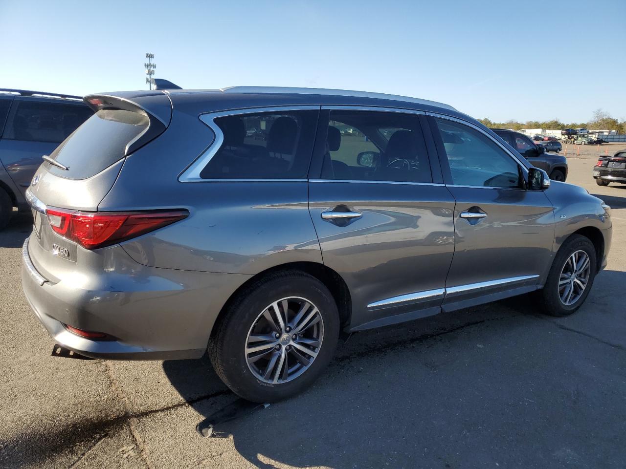2019 INFINITI QX60 LUXE - Image 3
