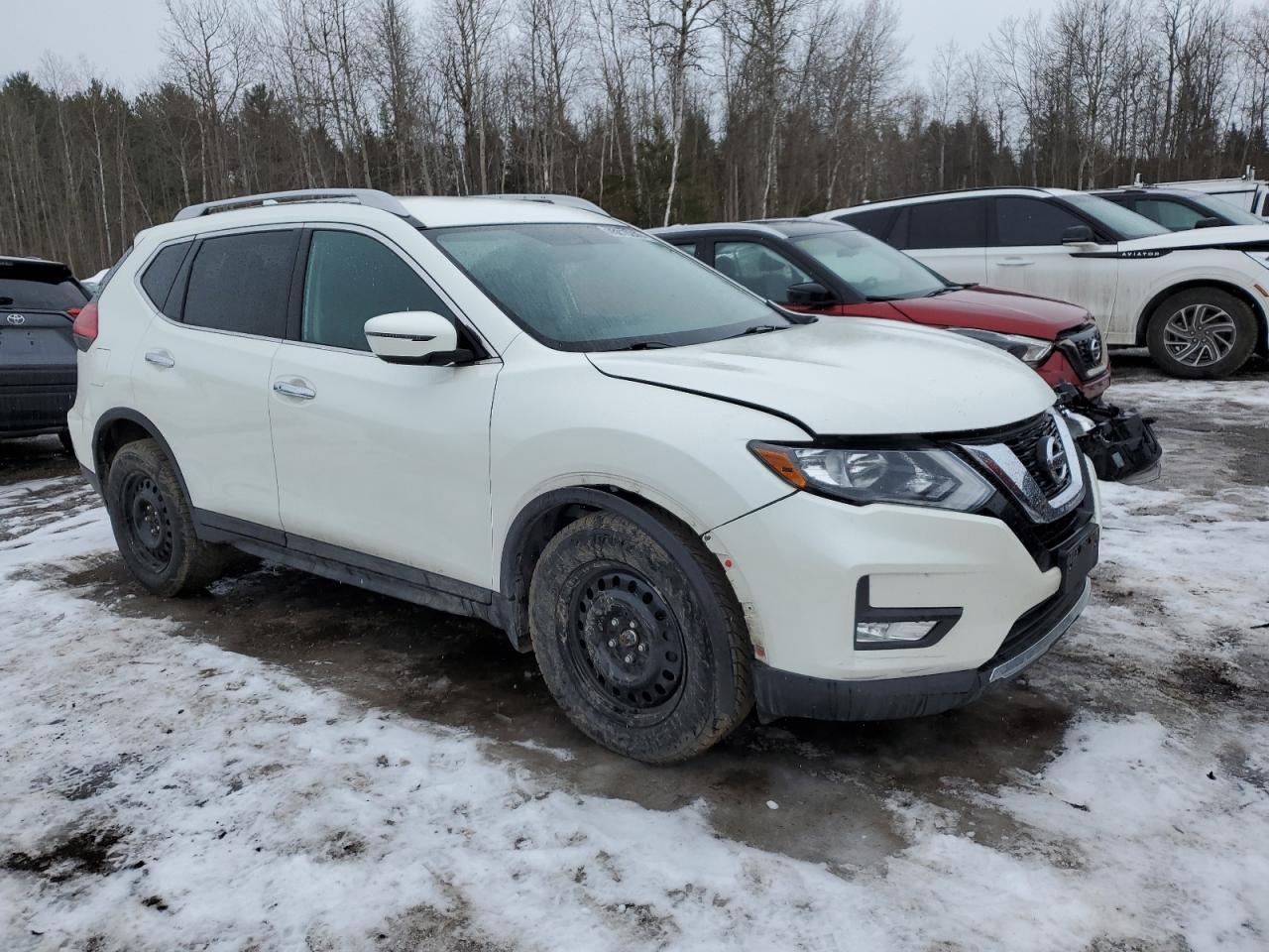2017 NISSAN ROGUE SV - Image 4