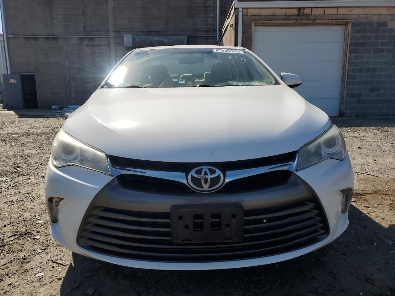2015 TOYOTA CAMRY LE - Image 5