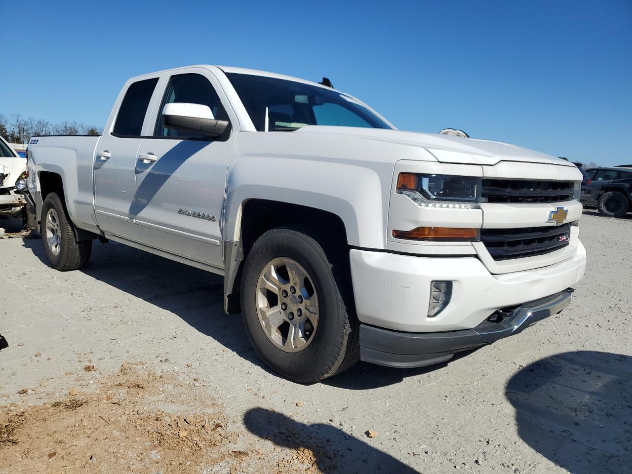 2017 CHEVROLET SILVERADO - Image 4