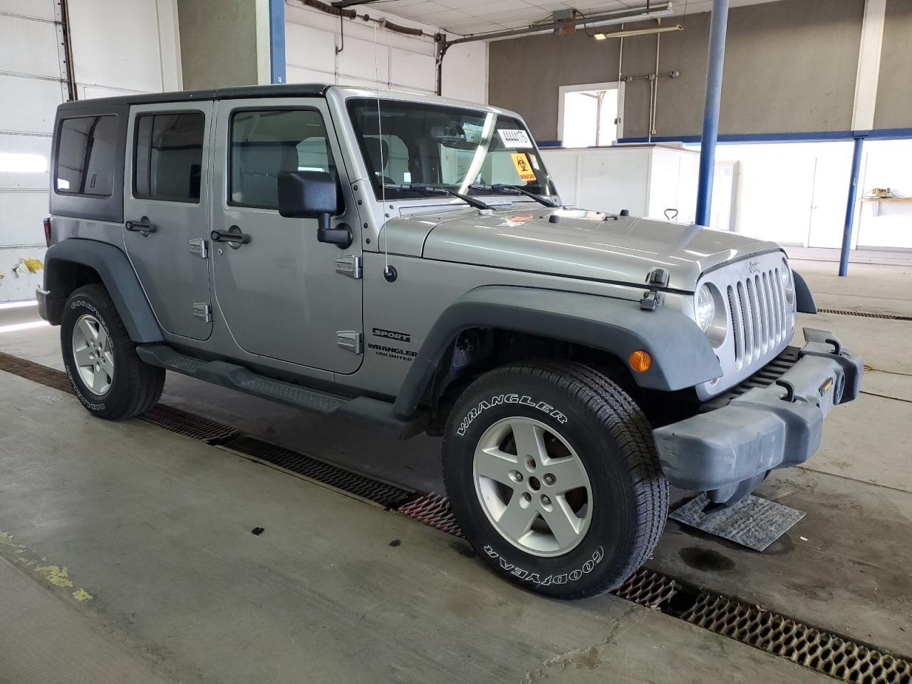 2017 JEEP WRANGLER U - Image 4