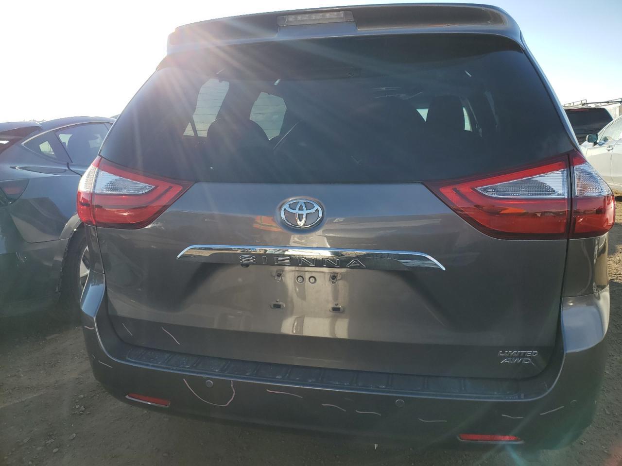2015 TOYOTA SIENNA XLE - Фото 6