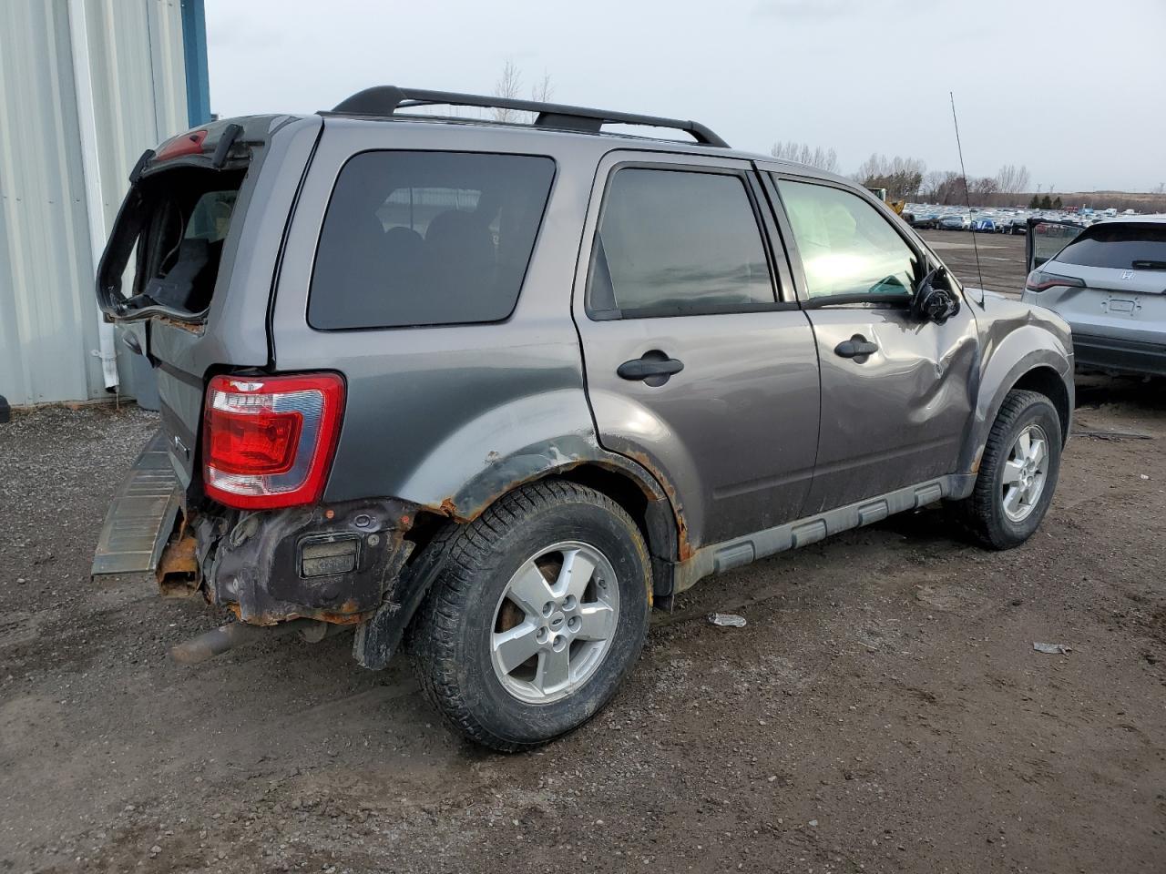 2010 FORD ESCAPE XLT - Image 3