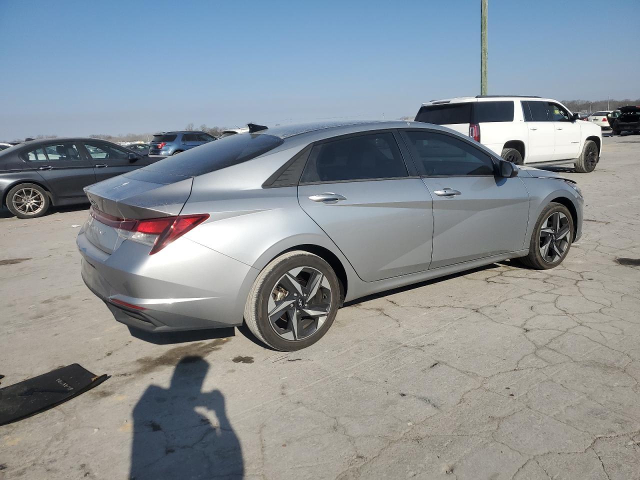 2023 HYUNDAI ELANTRA SE - Image 3
