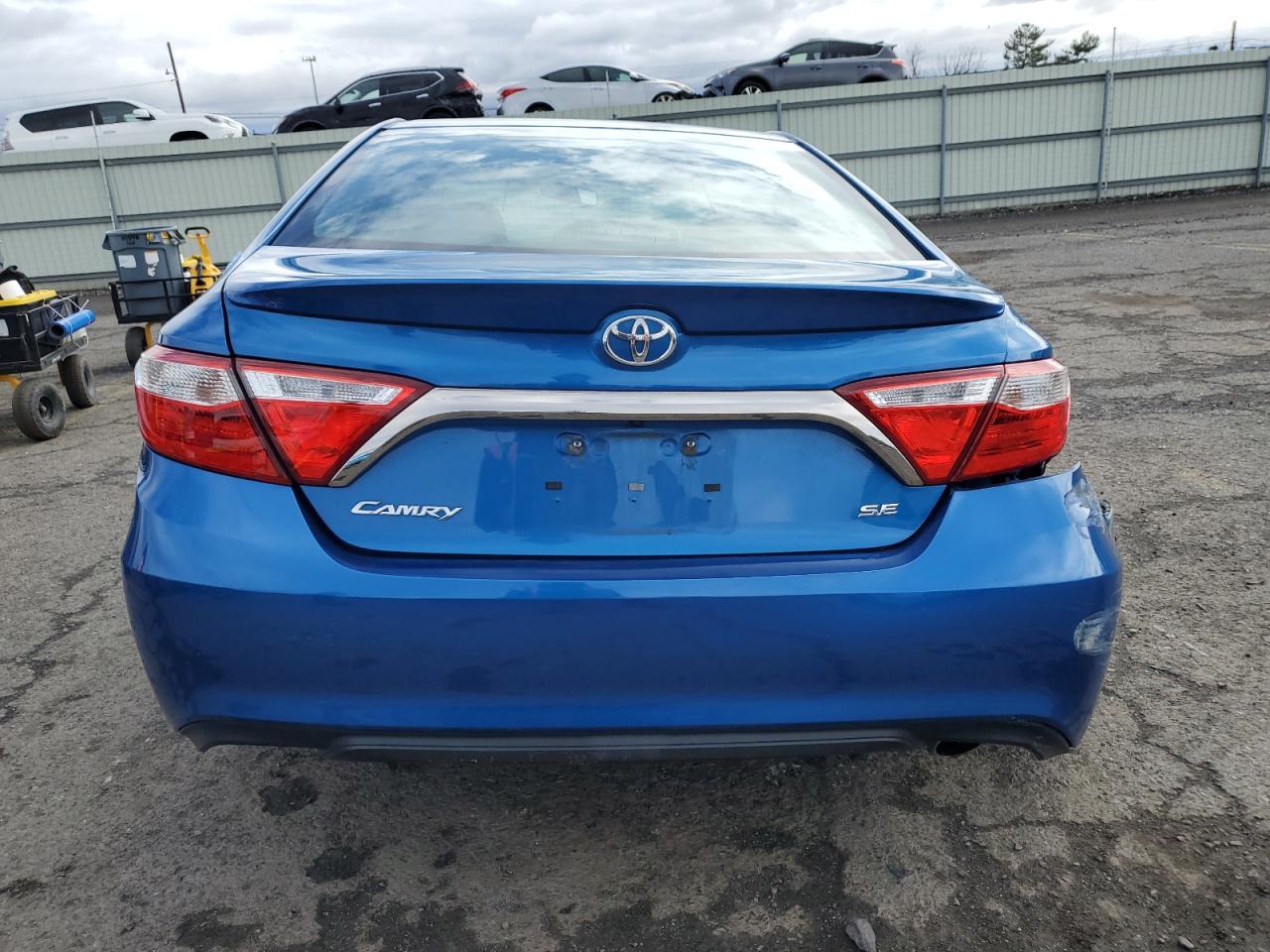 2017 TOYOTA CAMRY LE - Image 6