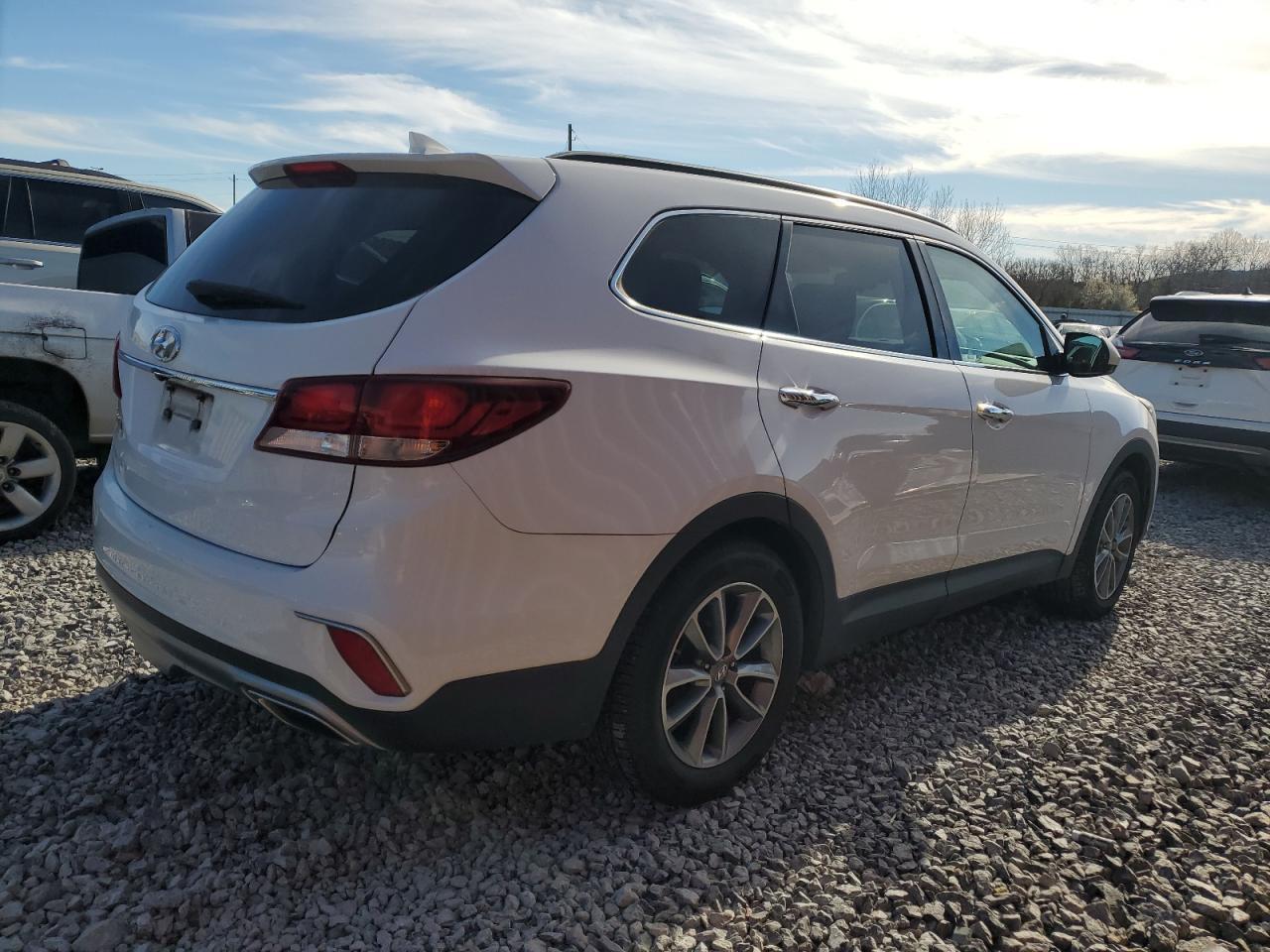 2017 HYUNDAI SANTA FE S - Image 3