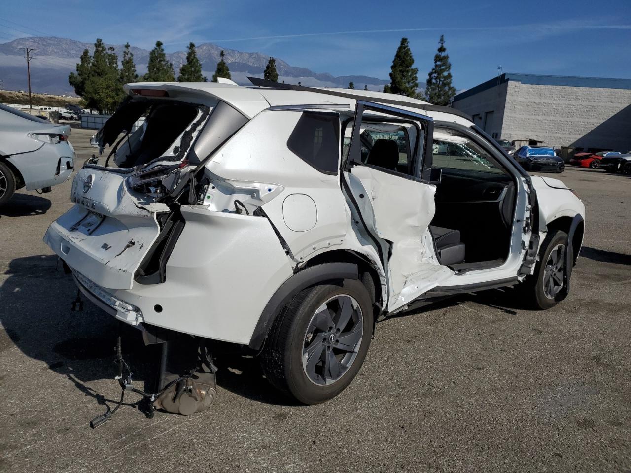 2024 NISSAN ROGUE SV - Image 3