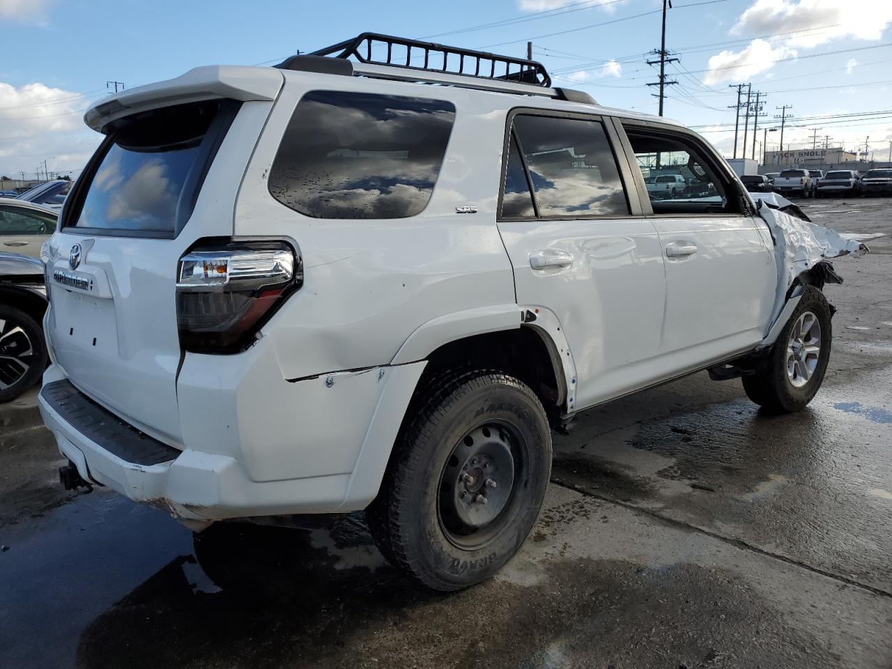 2022 TOYOTA 4RUNNER SR - Image 3