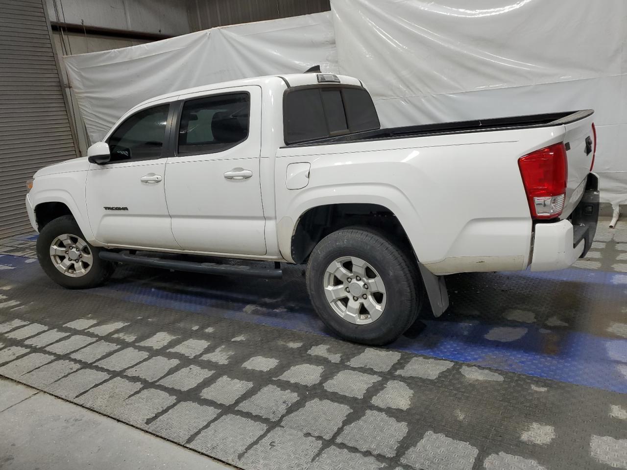 2017 TOYOTA TACOMA DOU - Фото 2
