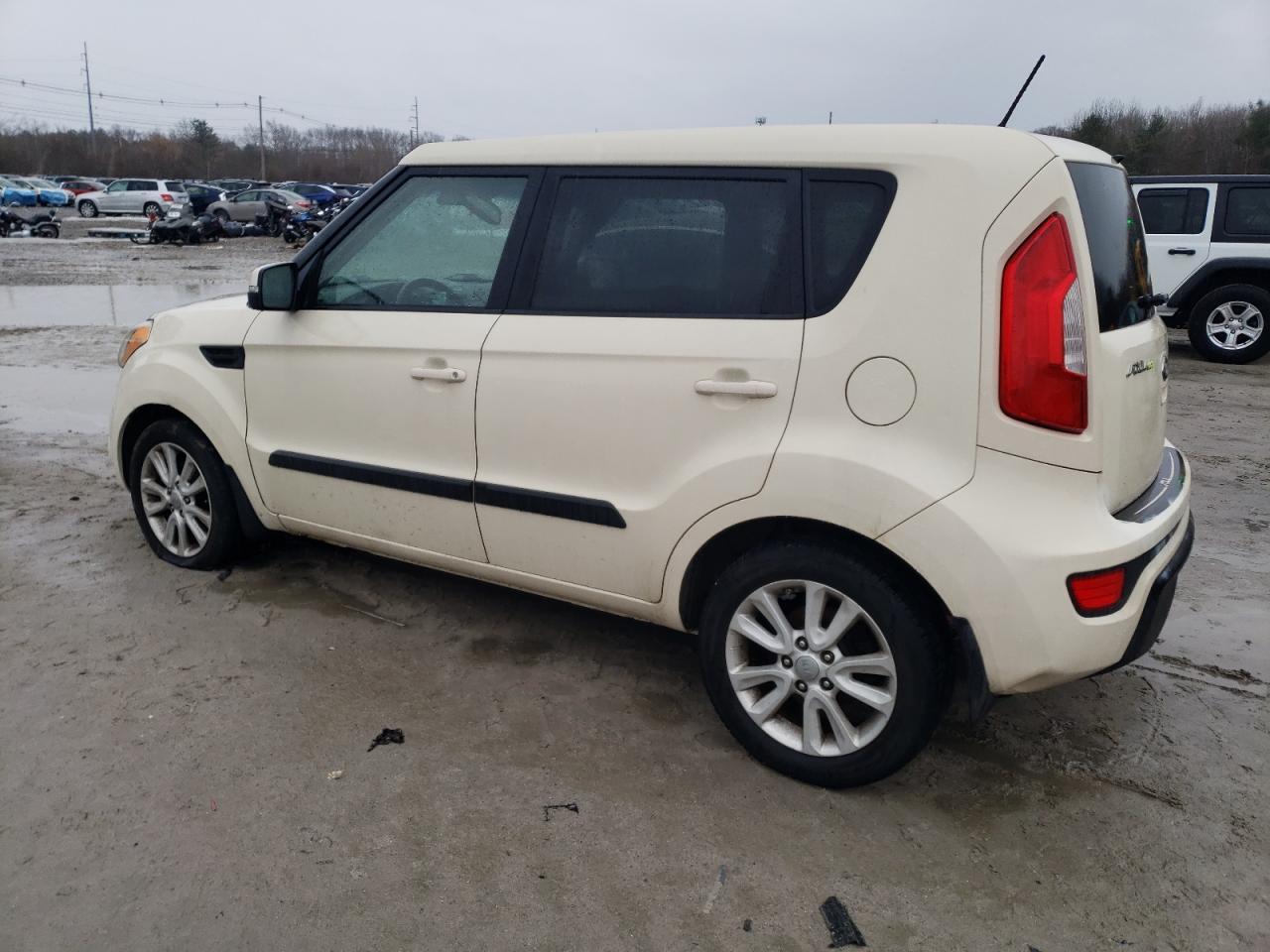 2013 KIA SOUL + - Image 2
