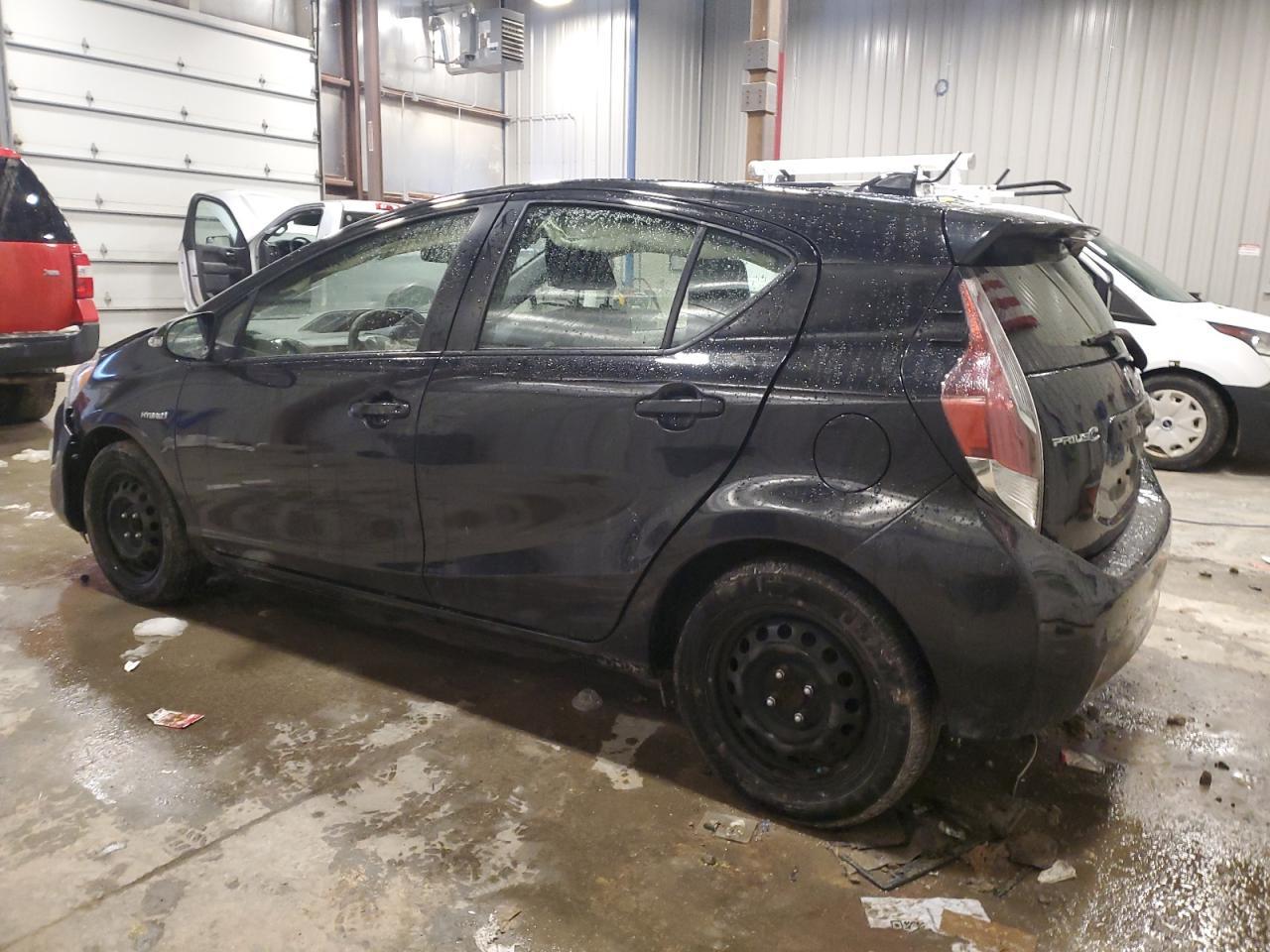 2016 TOYOTA PRIUS C - Фото 2
