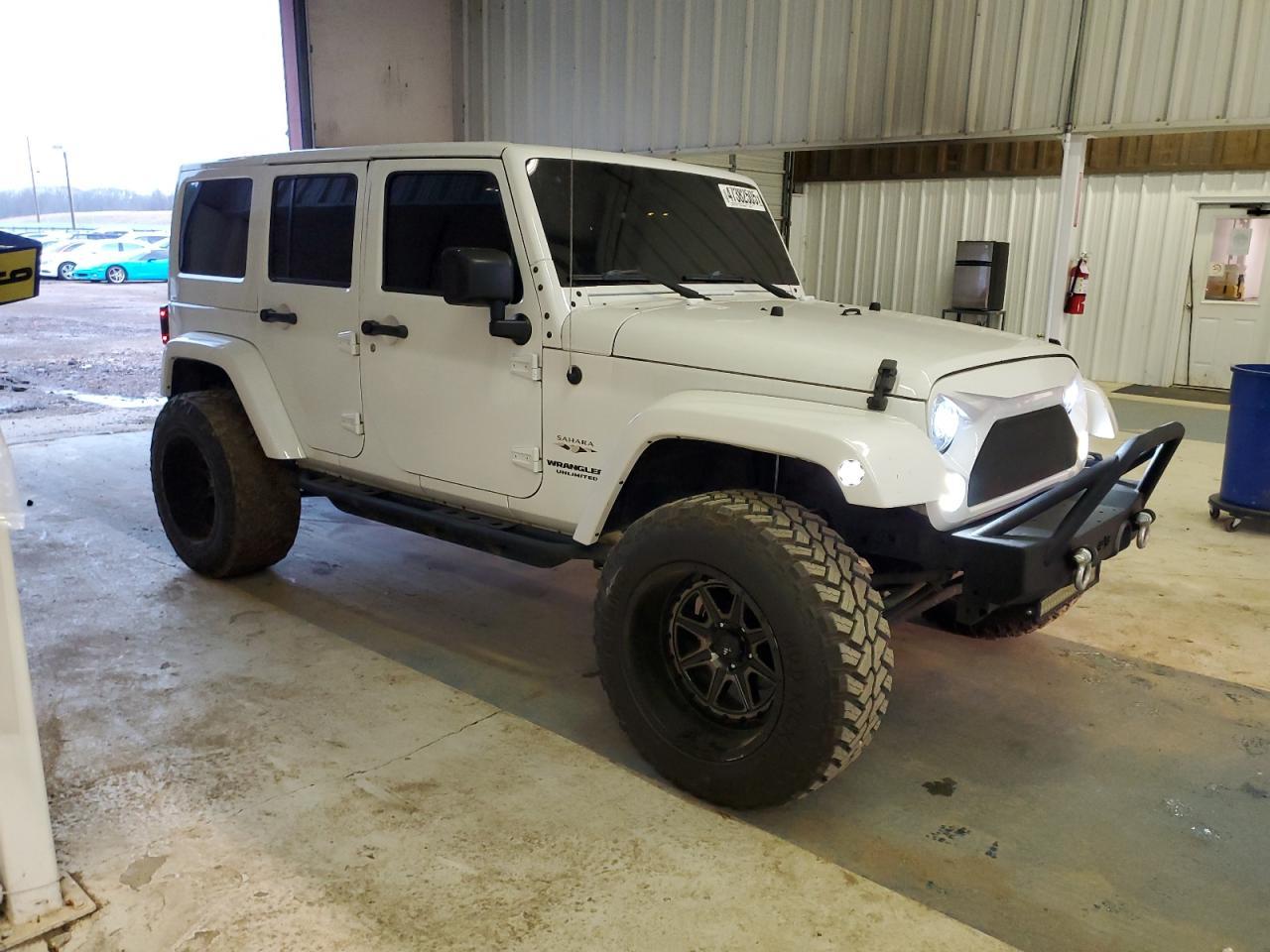 2017 JEEP WRANGLER U - Image 4