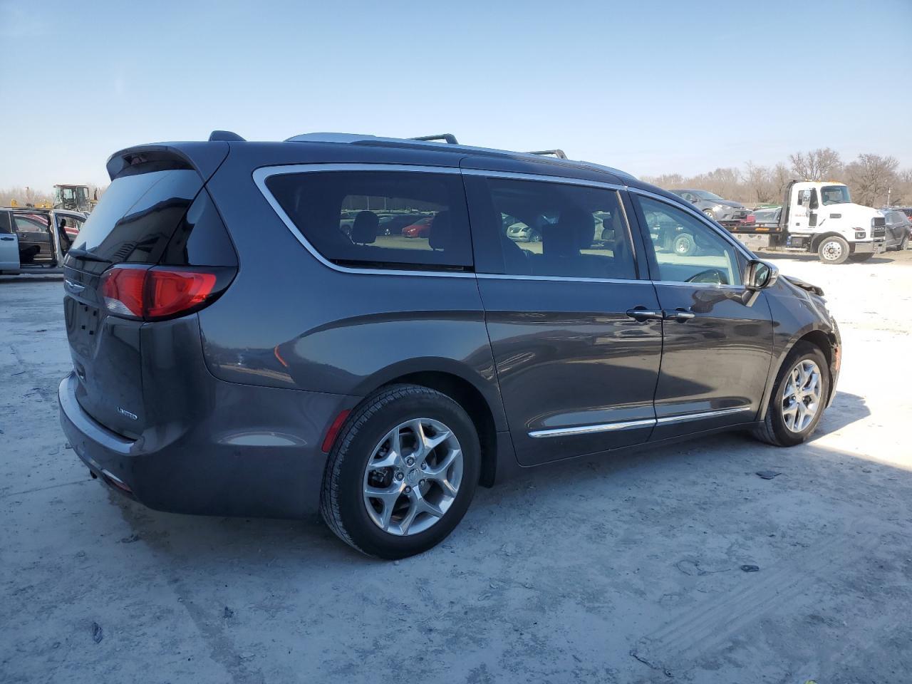 2017 CHRYSLER PACIFICA L - Image 3