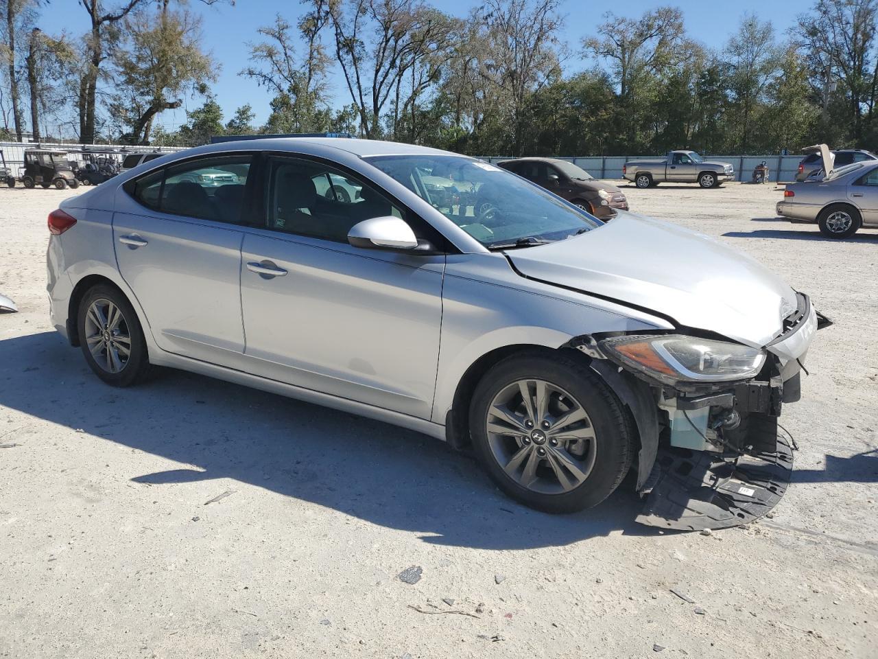 2018 HYUNDAI ELANTRA SE - Image 4
