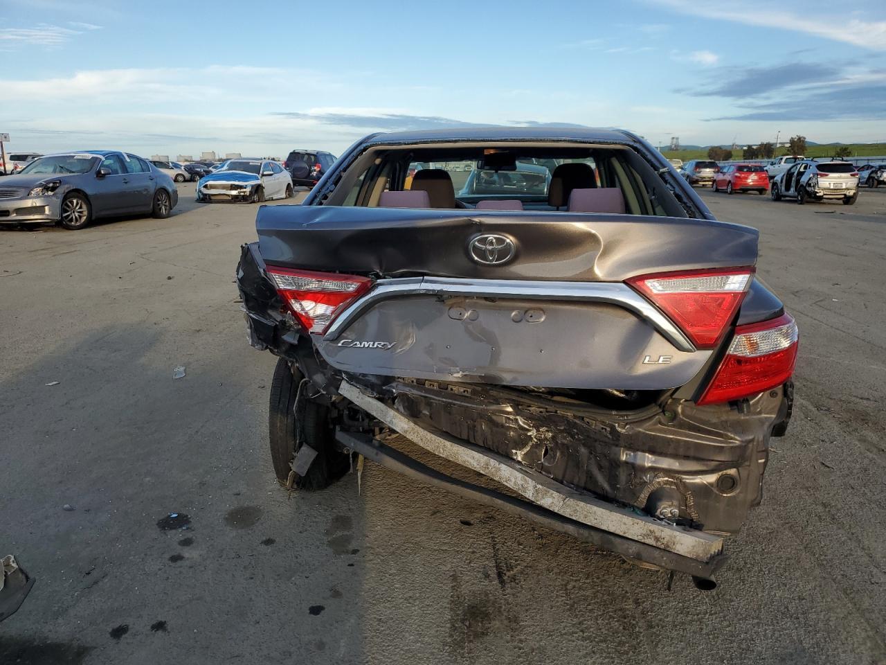 2015 TOYOTA CAMRY LE - Фото 6