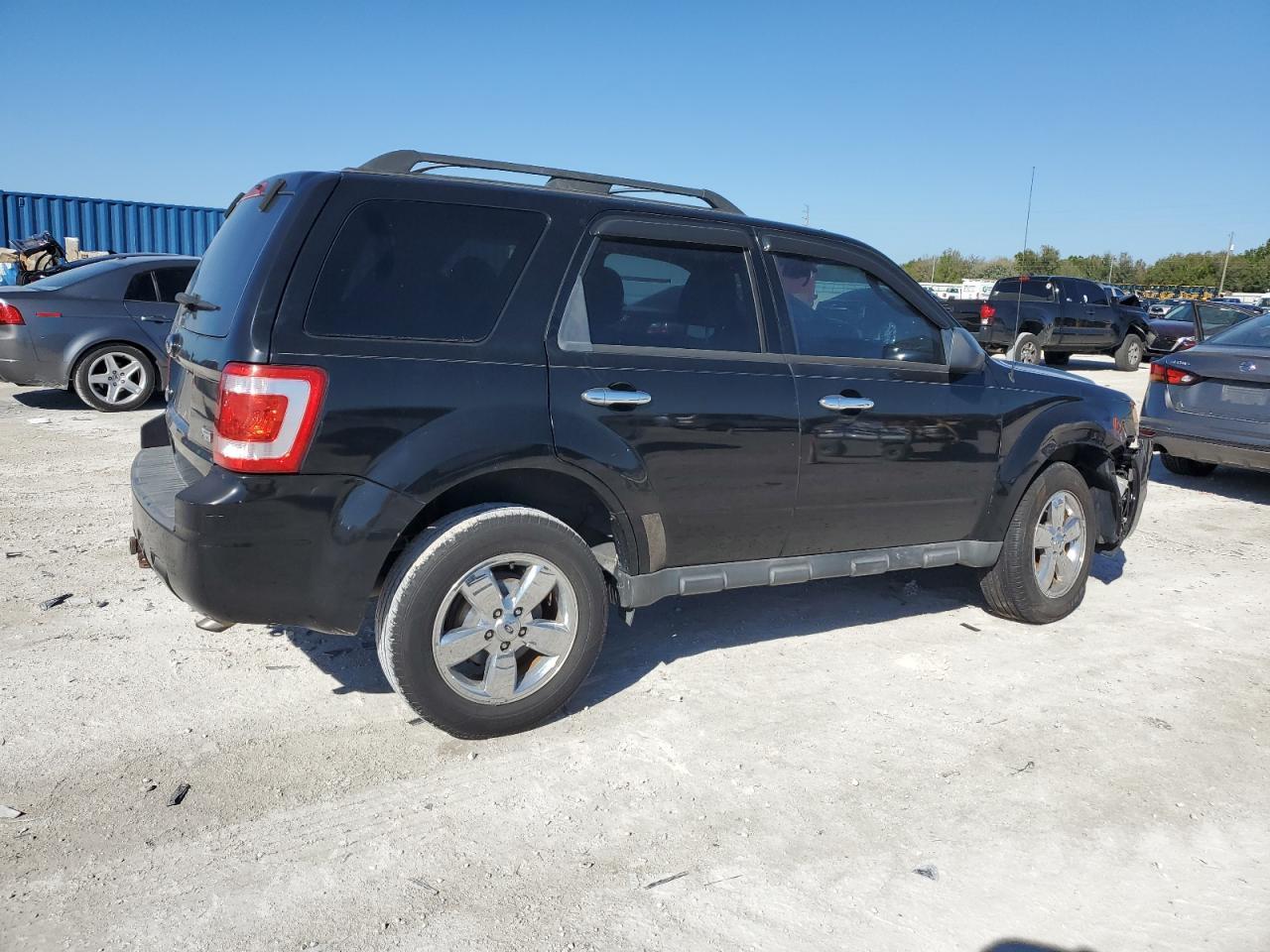 2010 FORD ESCAPE XLT - Image 3