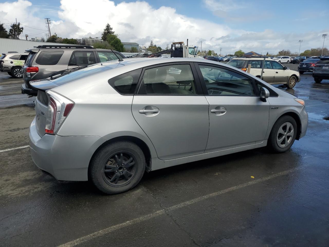 2015 TOYOTA PRIUS - Image 3