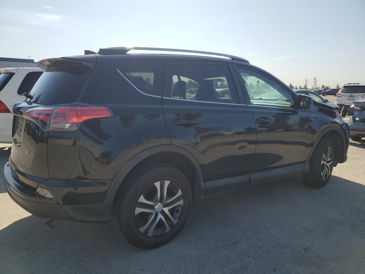 2018 TOYOTA RAV4 LE - Image 3