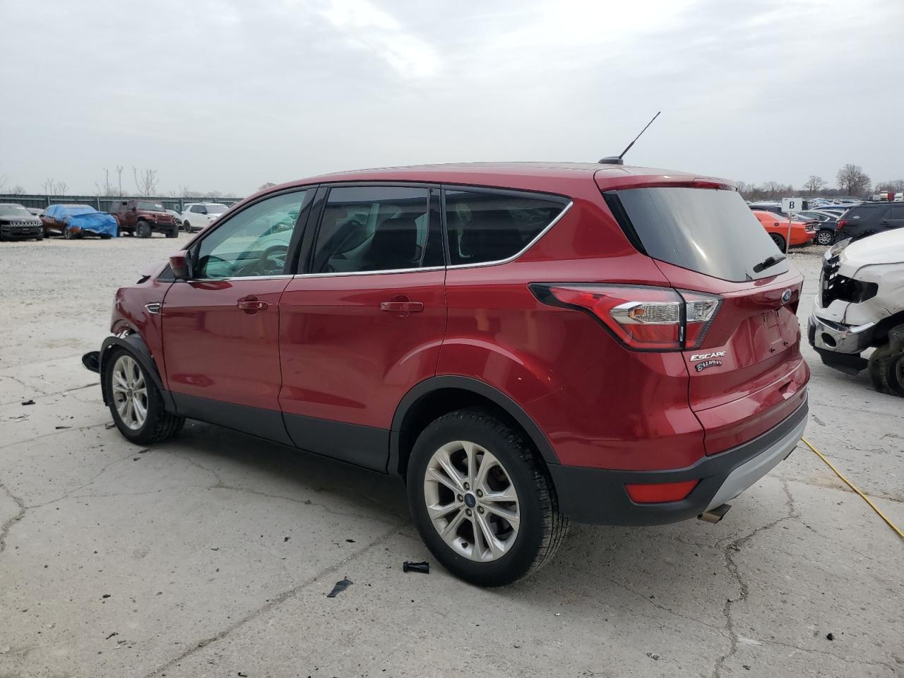 2017 FORD ESCAPE SE - Фото 2