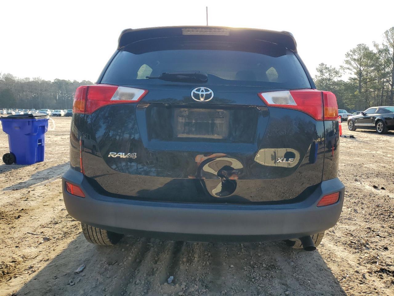 2015 TOYOTA RAV4 XLE - Image 6