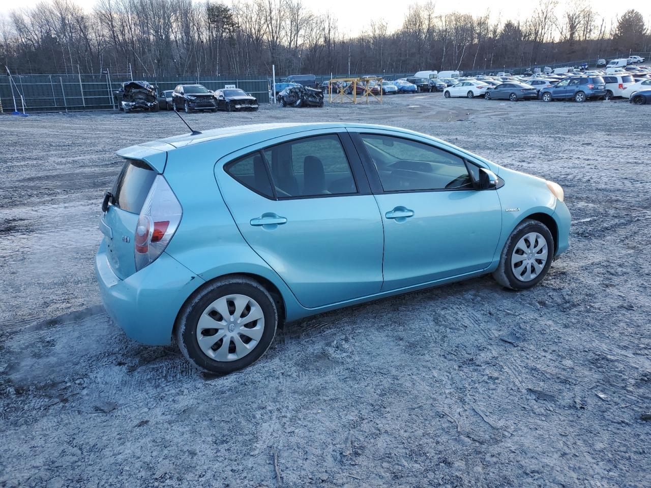2013 TOYOTA PRIUS C - Фото 3