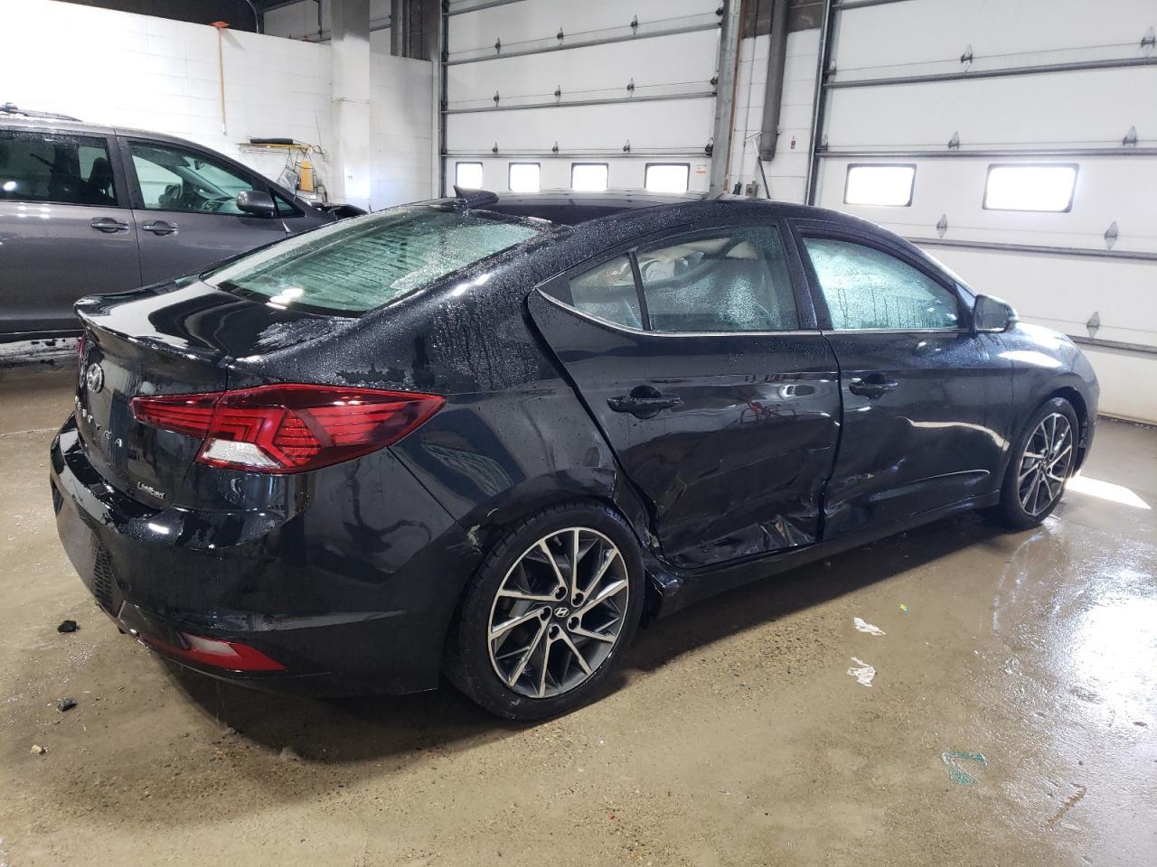 2019 HYUNDAI ELANTRA SE - Фото 3