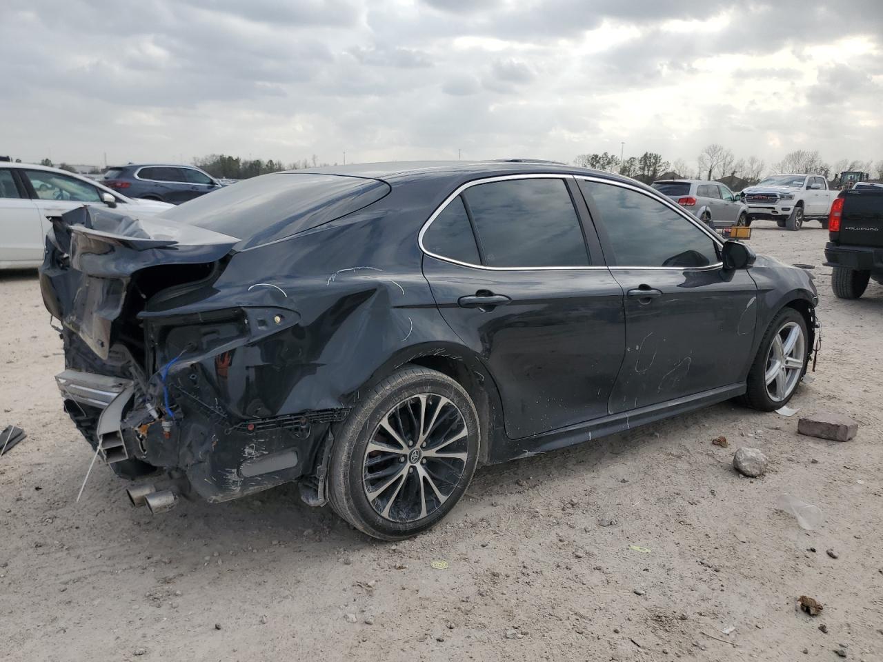 2018 TOYOTA CAMRY L - Фото 3