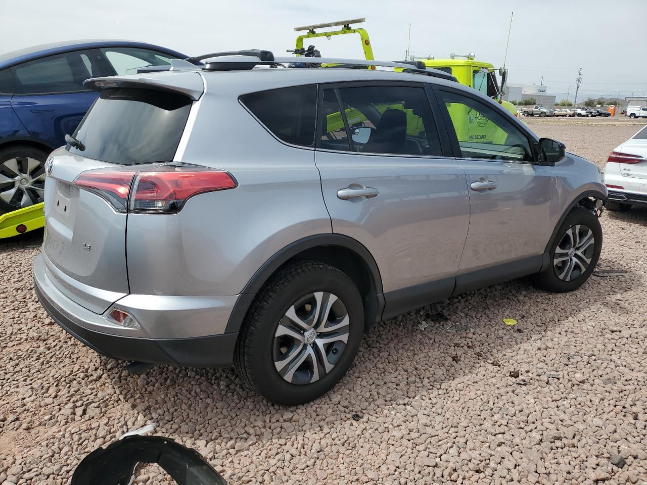 2018 TOYOTA RAV4 LE - Фото 3