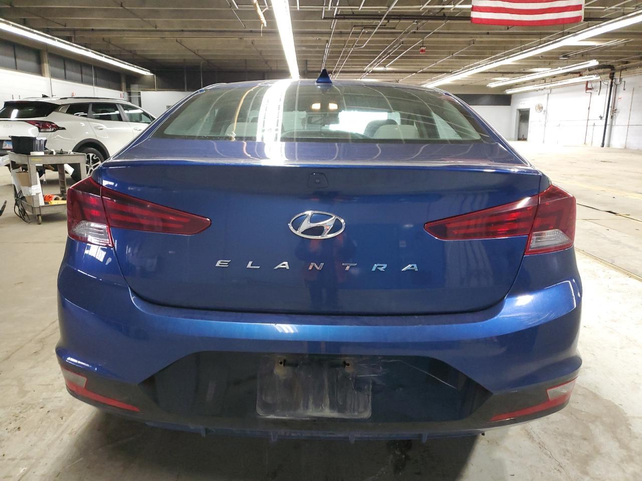 2019 HYUNDAI ELANTRA SE - Image 6