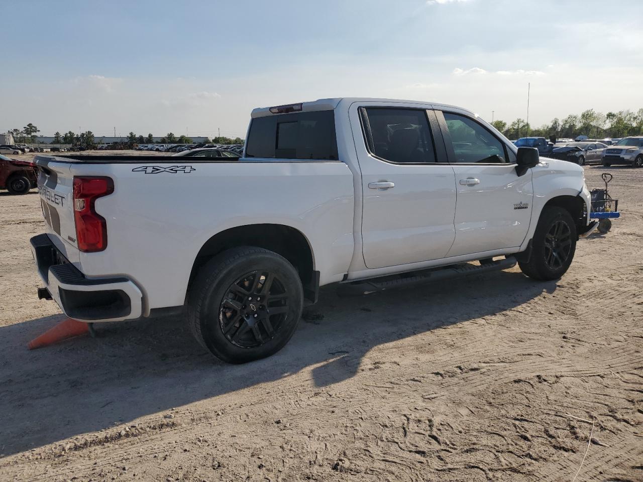 2023 CHEVROLET SILVERADO - Фото 3