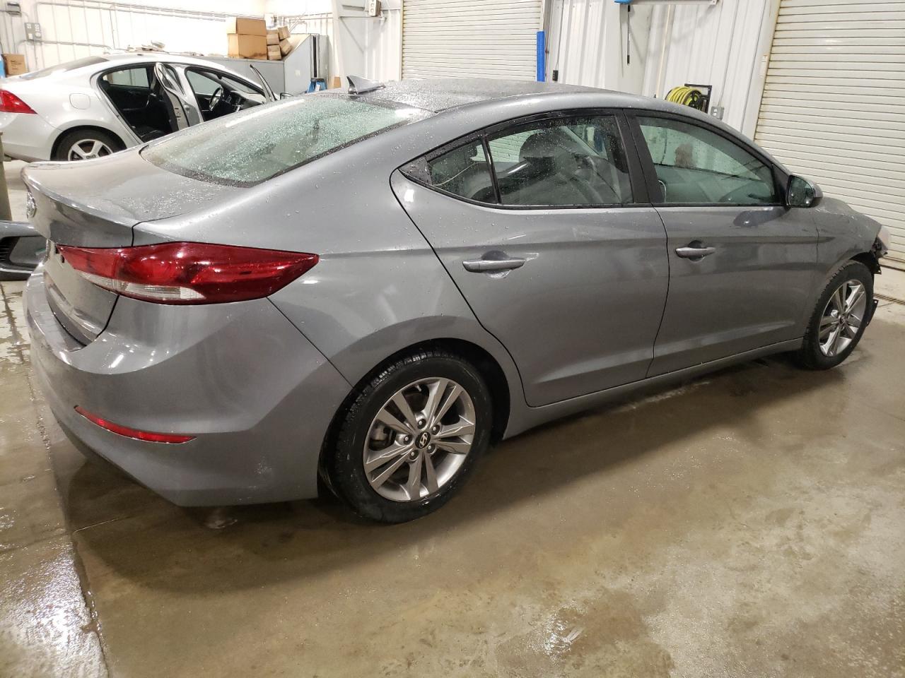 2018 HYUNDAI ELANTRA SE - Фото 3