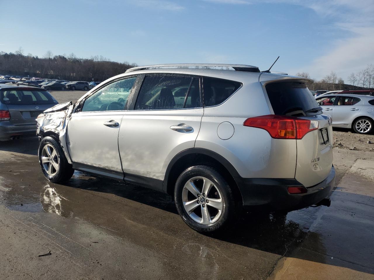 2015 TOYOTA RAV4 XLE - Фото 2