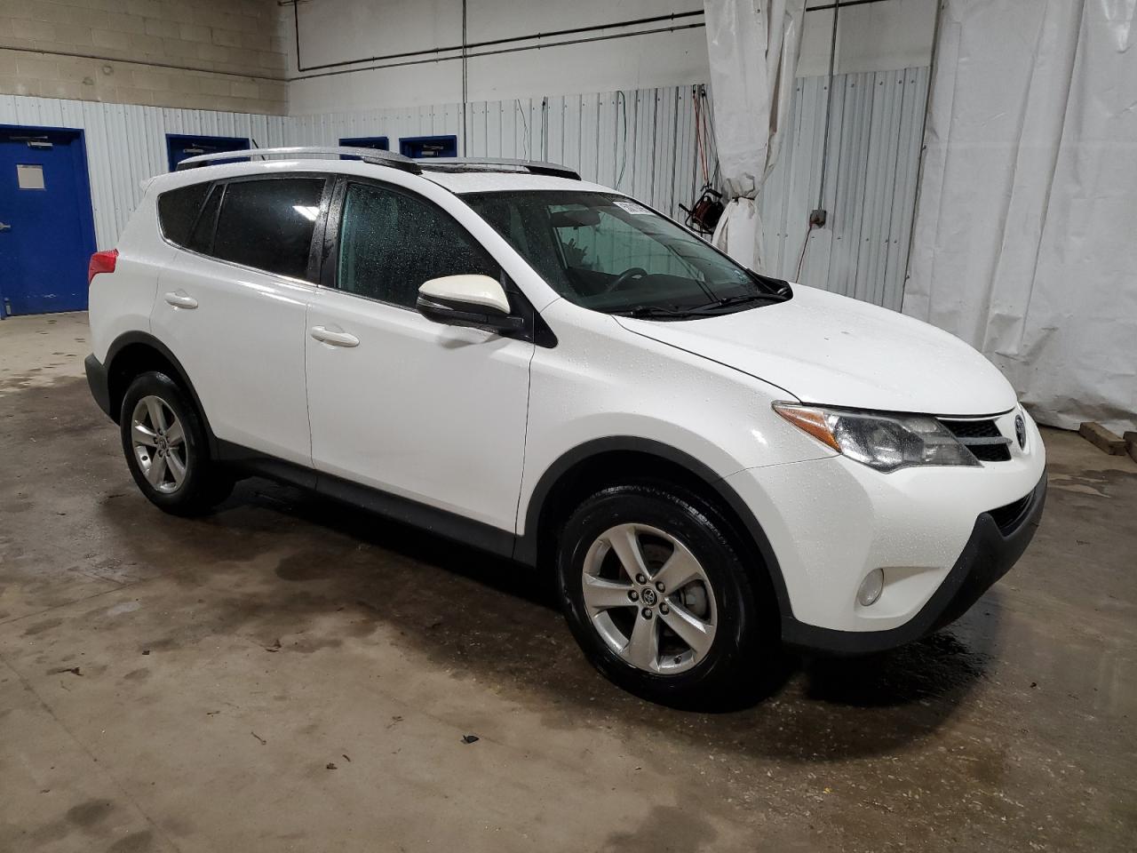 2015 TOYOTA RAV4 XLE - Image 4