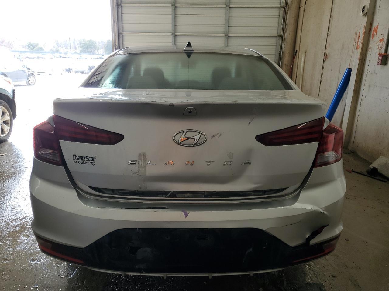 2019 HYUNDAI ELANTRA SE - Фото 6