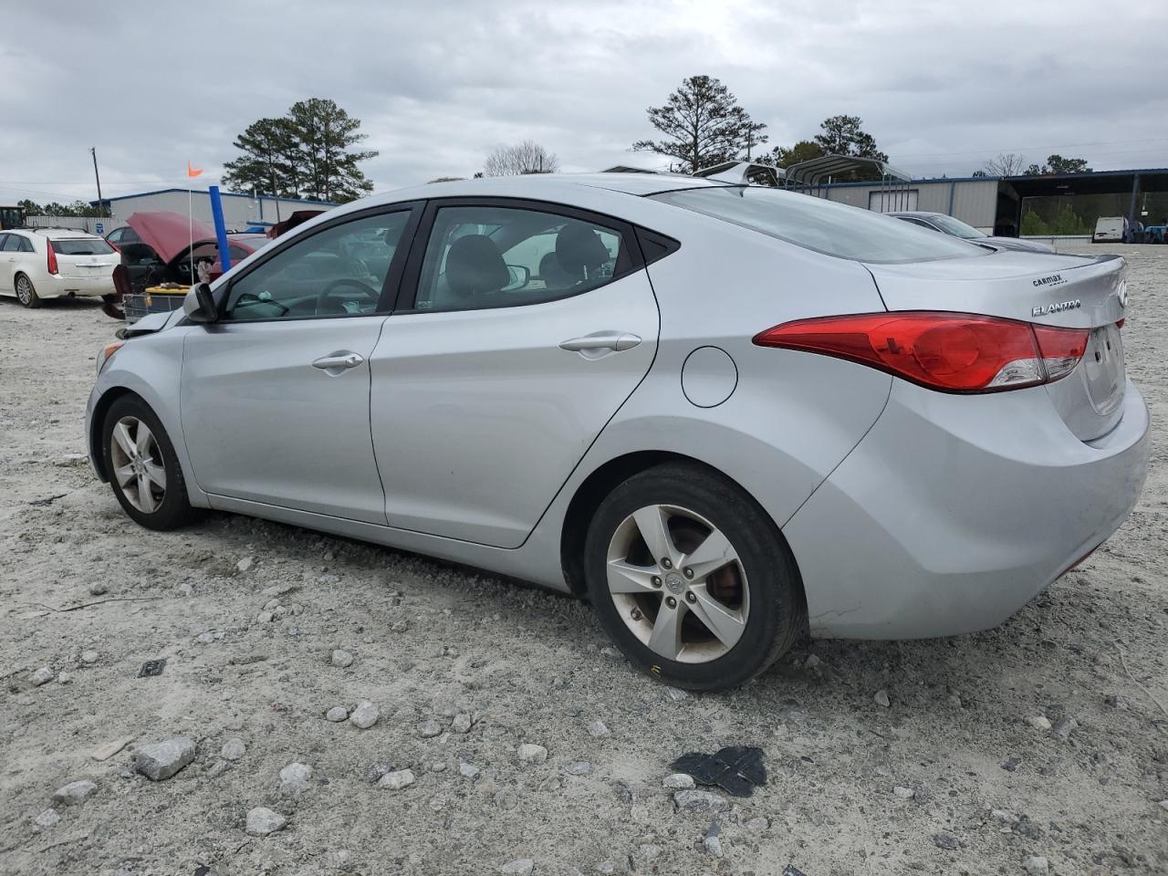 2013 HYUNDAI ELANTRA GL - Image 2